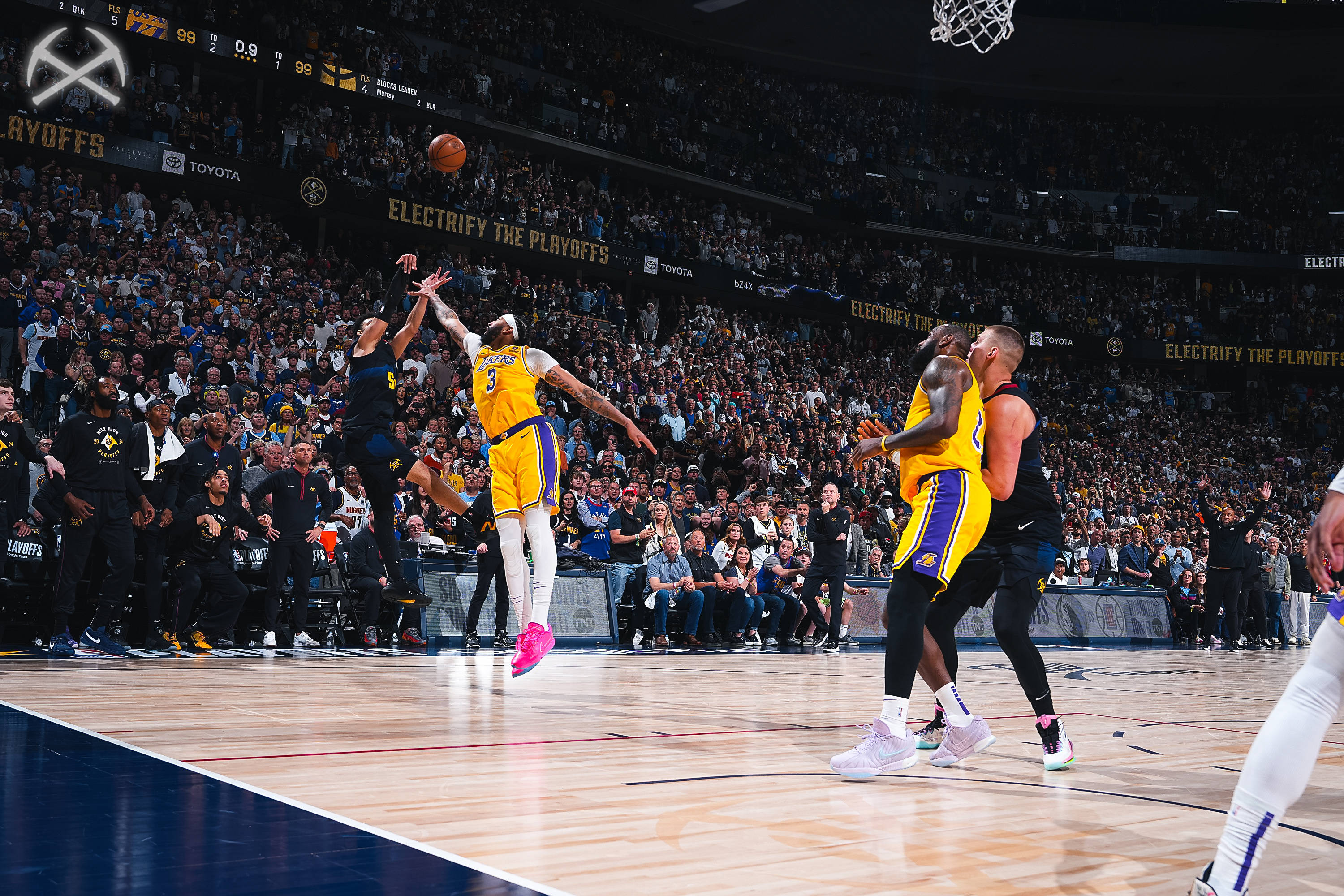 费德勒迎来十赛季高光表现，湖人球迷沸腾！