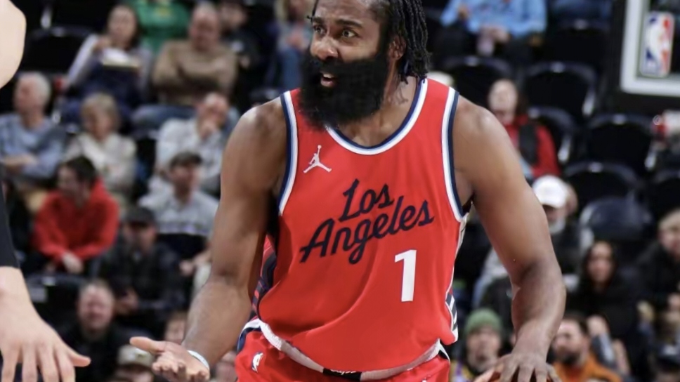 关于莱万多夫斯基在独行侠比赛中大胜，赛事规则更新引发热议！的信息