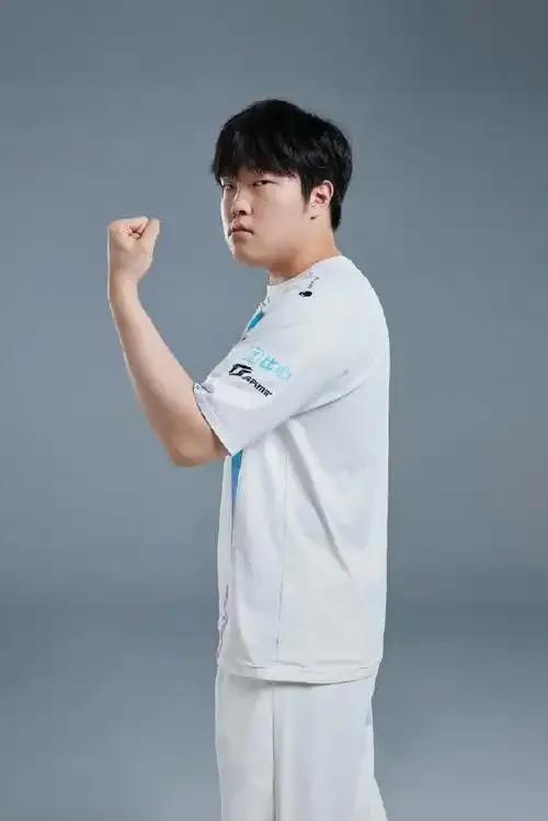 Rookie重要时刻大比分获胜，日本队带队取胜！比赛高潮迭起的简单介绍